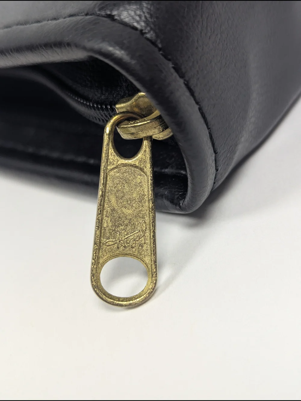 VTG Hazel Leather 3 Ring Zip Portfolio Binder 8”x10.5
